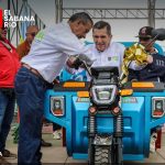ALCALDÍA DE CHÍA ENTREGO MOTOCARGUEROS A RECUPERADORES AMBIENTALES.